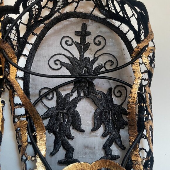 Black & Gold Gothic Lace Fingerless Gloves - Picture 8 of 9